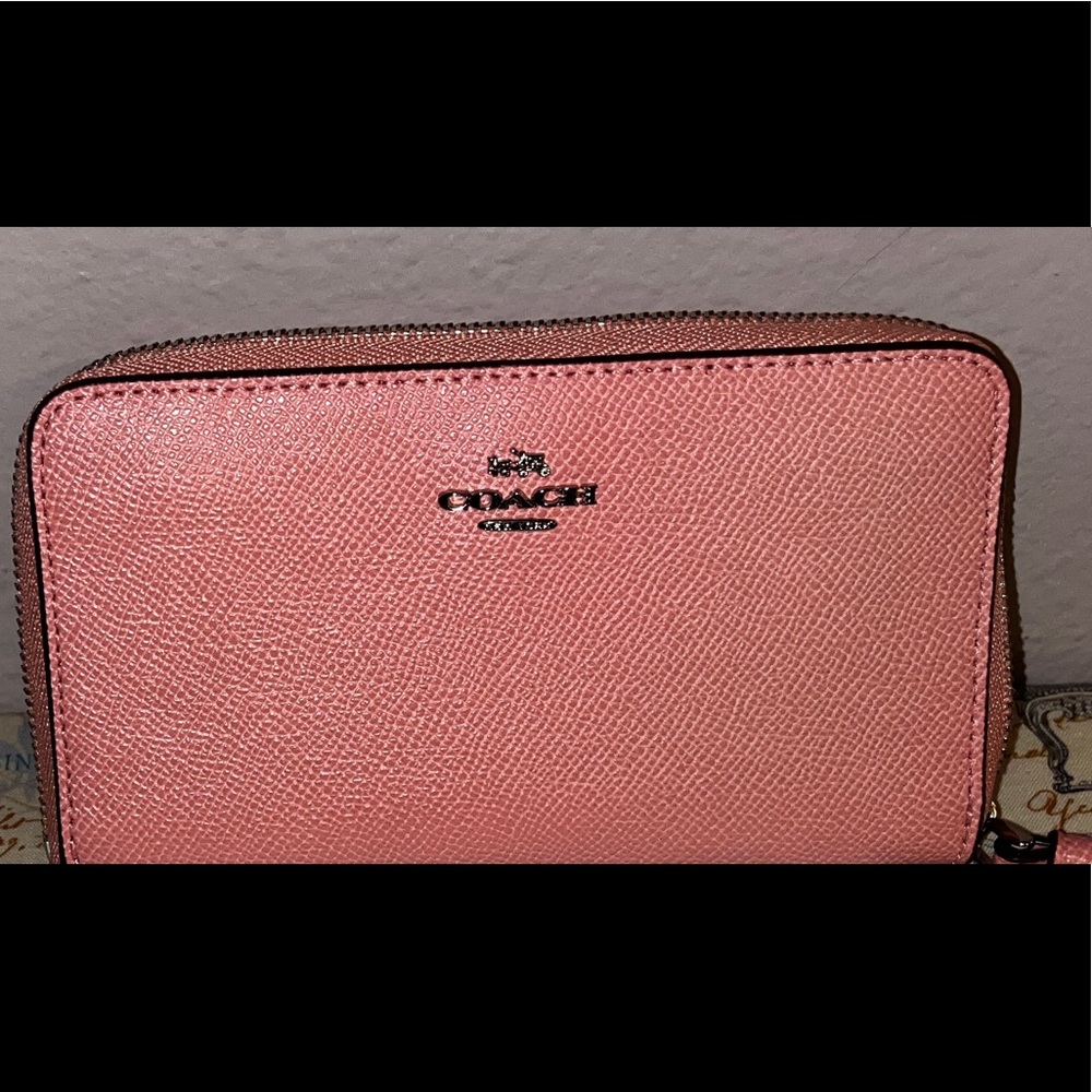 NWOT pink wristlet with butterfly print f59724